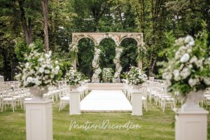 Dekorasi Wedding Outdoor Sederhana yang Elegan dan Berkesan